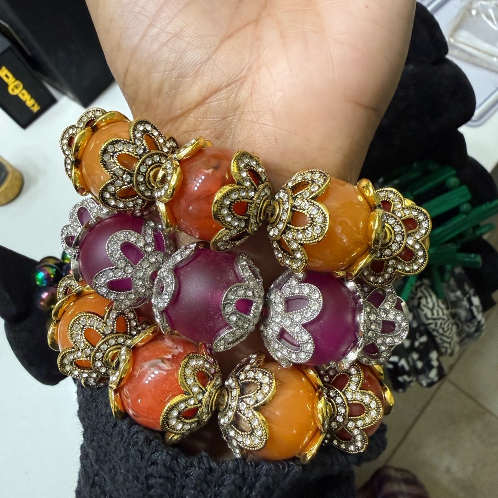 Elegant Gold and Purple Beaded Bracelet - Picture 2 of 3